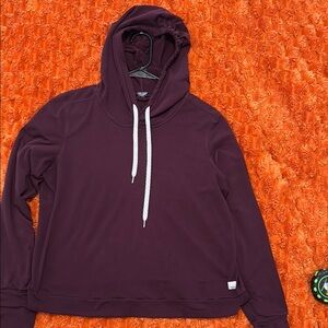 Vuori halo essential maroon Hoodie size large